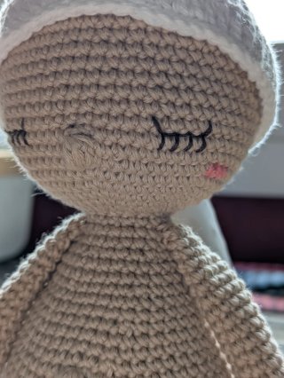 Amigurumi bebé con sonajero