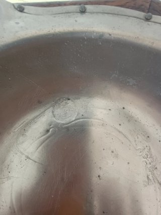Cenicero madera y zinc.  Sello de marca