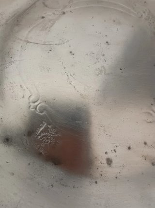Cenicero madera y zinc.  Sello de marca