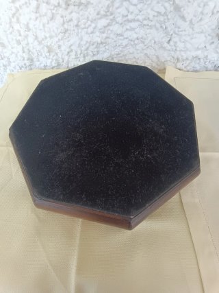 Cenicero madera y zinc.  Sello de marca