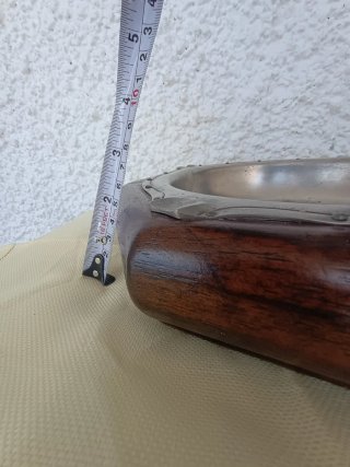 Cenicero madera y zinc.  Sello de marca