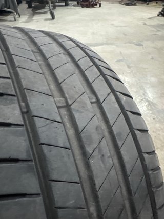 Bridgestone 245/45 R18 100Y Año 21