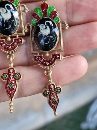 Pendientes largos cisne esmaltado oro