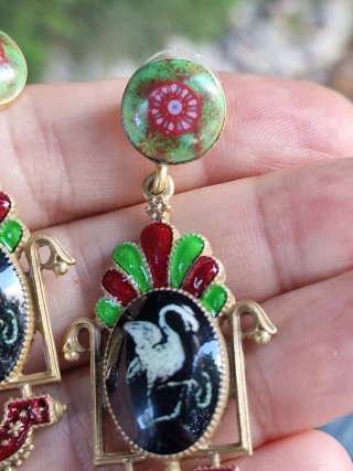 Pendientes largos cisne esmaltado oro