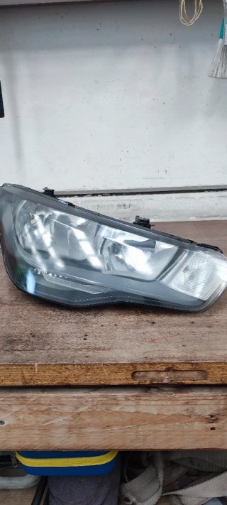 Faro Audi A1 Derecho