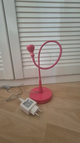 Lámpara de escritorio flexible Ikea rosa