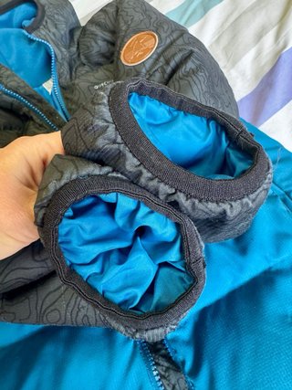 Anorak Decathlon azul y negro