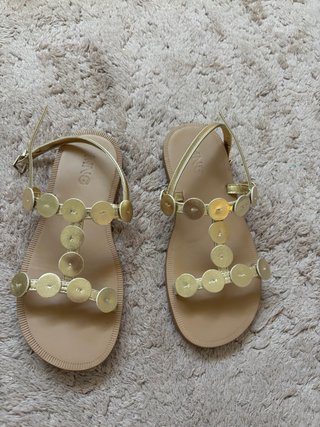 Sandalias doradas Mango niña número 33