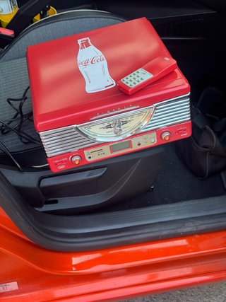 Giradischi vintage rosso e nero