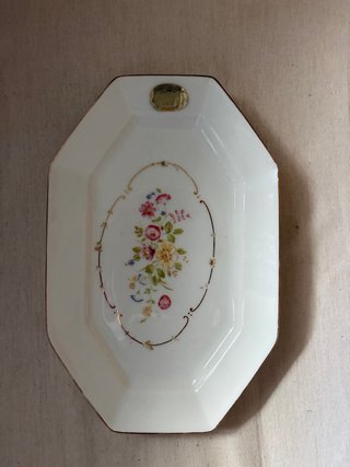 Vassoio vintage floreale con bordo oro