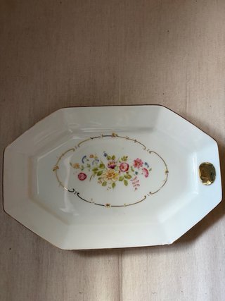 Vassoio vintage floreale con bordo oro