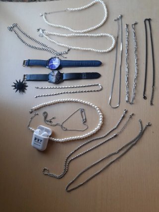 Lote Bisutería Collares y Relojes