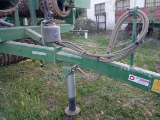 Rodillo agrícola verde