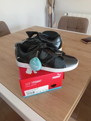 Zapatillas Puma Negras con Lazo