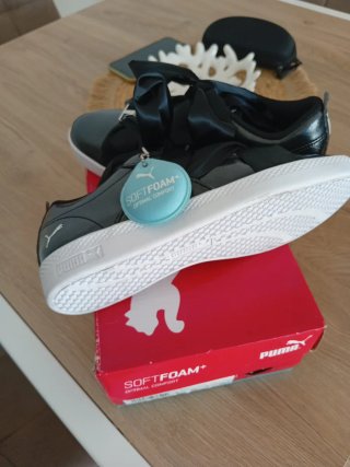 Zapatillas Puma Negras con Lazo