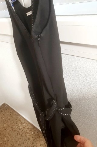 Vestido negro Promod con cinturón