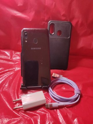 Samsung A20e 3/32GB + Accesorios