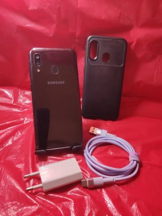 Samsung A20e 3/32GB + Accesorios