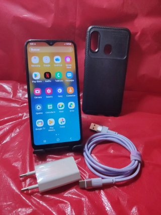 Samsung A20e 3/32GB + Accesorios