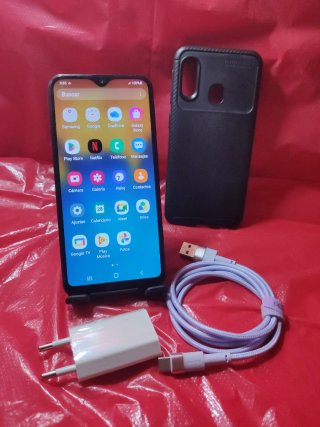 Samsung A20e 3/32GB + Accesorios