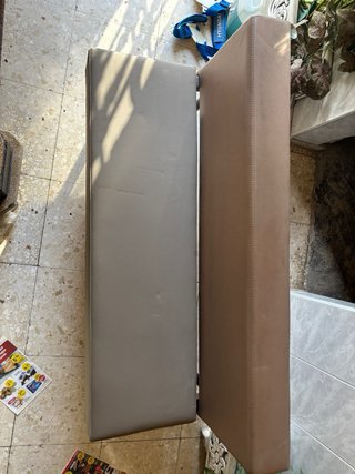 Sofá de diseño beige y marrón