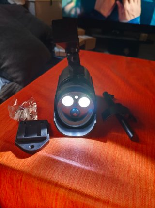 Cámara con motor, detector y luz LED