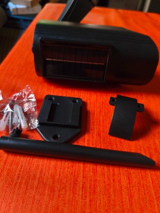 Cámara con motor, detector y luz LED