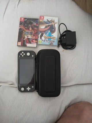 Nintendo Switch Lite Gris + Juegos y Accesorios