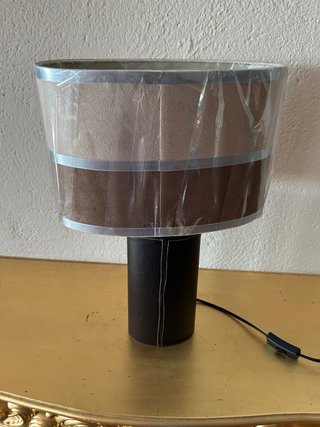 Lámpara de mesa moderna