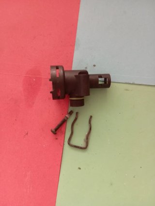 Regulador Presión Combustible Volvo S40 8627018