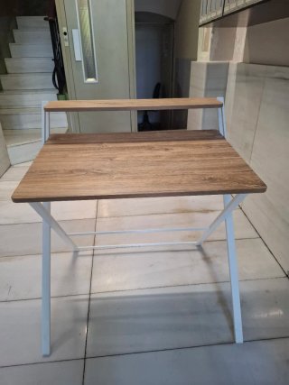 Scrivania pieghevole in legno e metallo