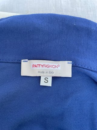 Polo blu Made in Italy con dettagli bianchi