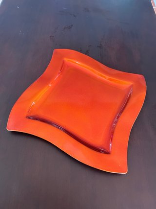 Plato cuadrado naranja moderno