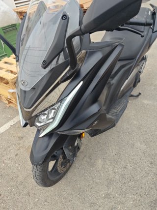 Kymco AK 550 Negra