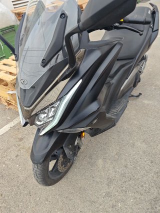 Kymco AK 550 Negra
