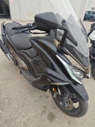 Kymco AK 550 Negra