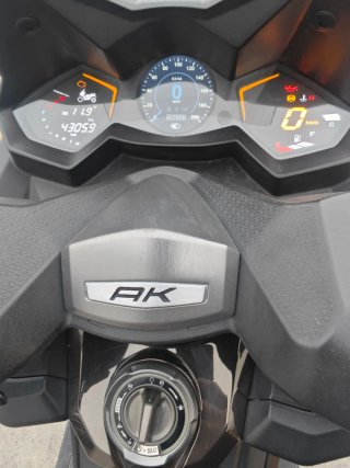Kymco AK 550 Negra