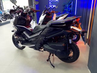 ZONTES 368G Negra Scooter