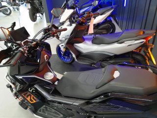 ZONTES 368G Negra Scooter