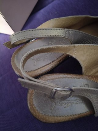 Zapatos de tacón con flor
