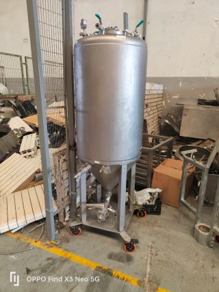 Tanque Acero Inoxidable con Ruedas