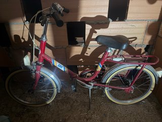 Bicicleta BH roja con ruedines