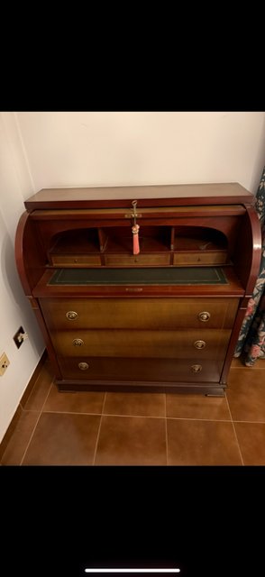 Escritorio antiguo madera y cuero