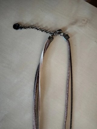 Collar con colgante de anilla y flecos