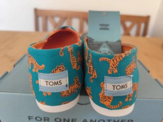 Alpargatas TOMS Naranja y Turquesa
