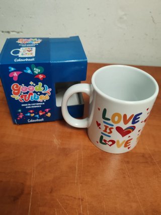Tazza Love is Love in ceramica