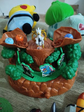 Lote Pokémon: Peluches, Figuras y Más