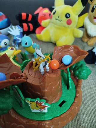 Lote Pokémon: Peluches, Figuras y Más