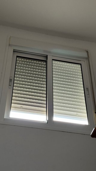 Ventana de aluminio blanco con climalit