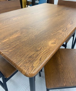 Mesa y 4 Sillas Comedor Madera y Metal